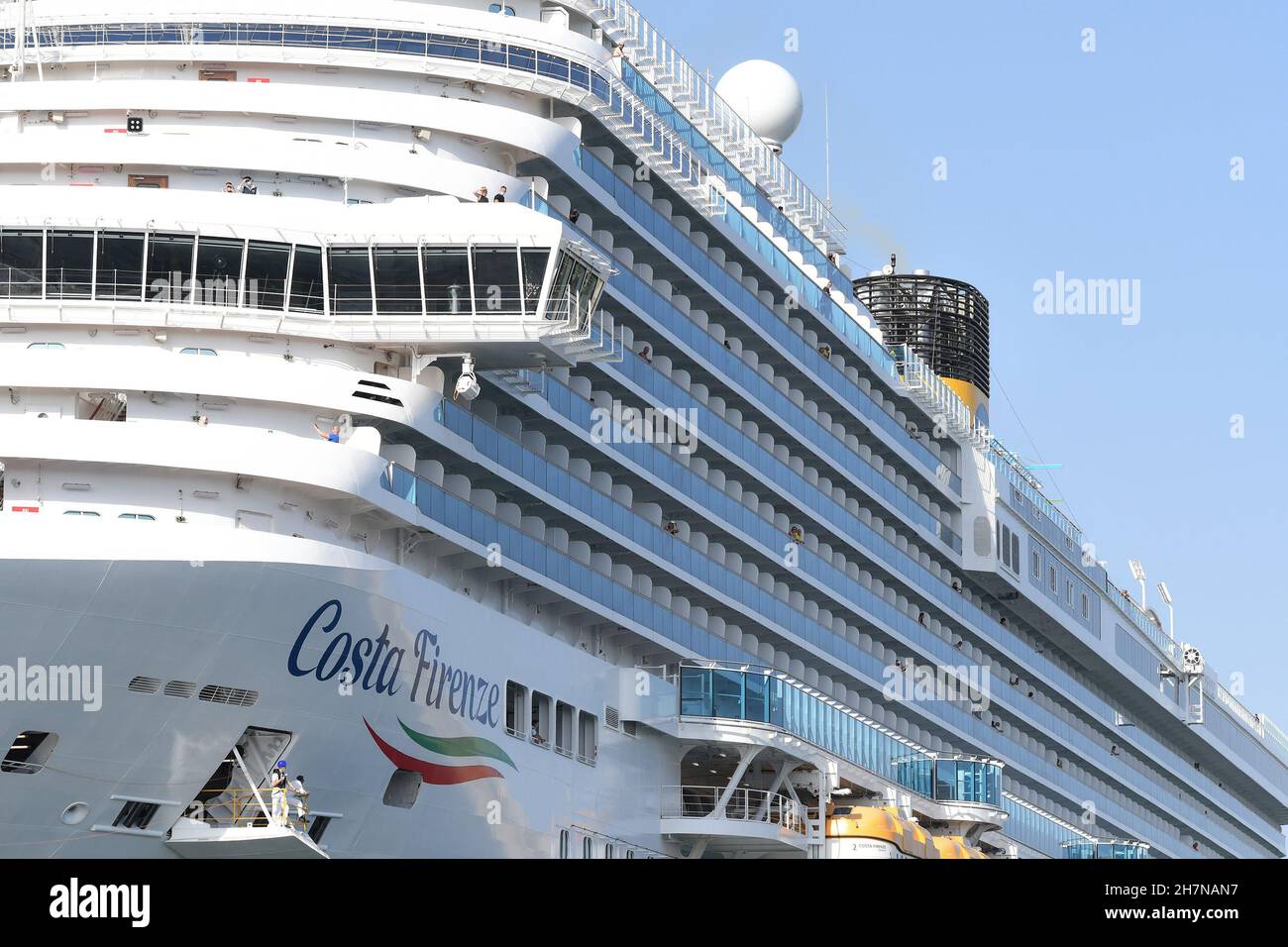 La Costa Firenze entre dans le Grand Port de la Valette, Malte Banque D'Images