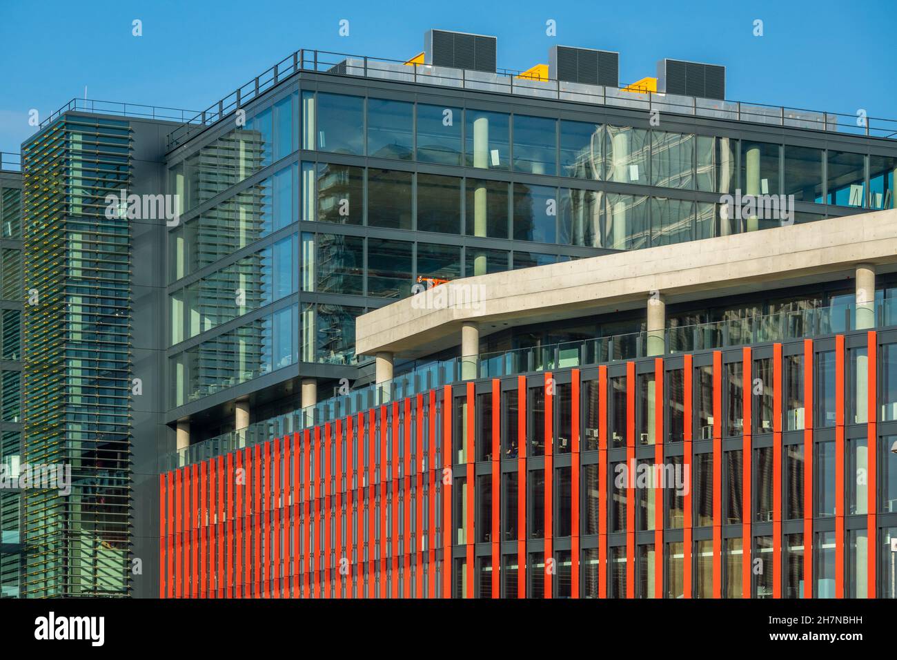 L'immeuble de bureaux coloré Redman place, conçu par l'architecte Rogers Stirk Harbour, abrite le British Council and Human Tissue Authority, à Stratford, Banque D'Images