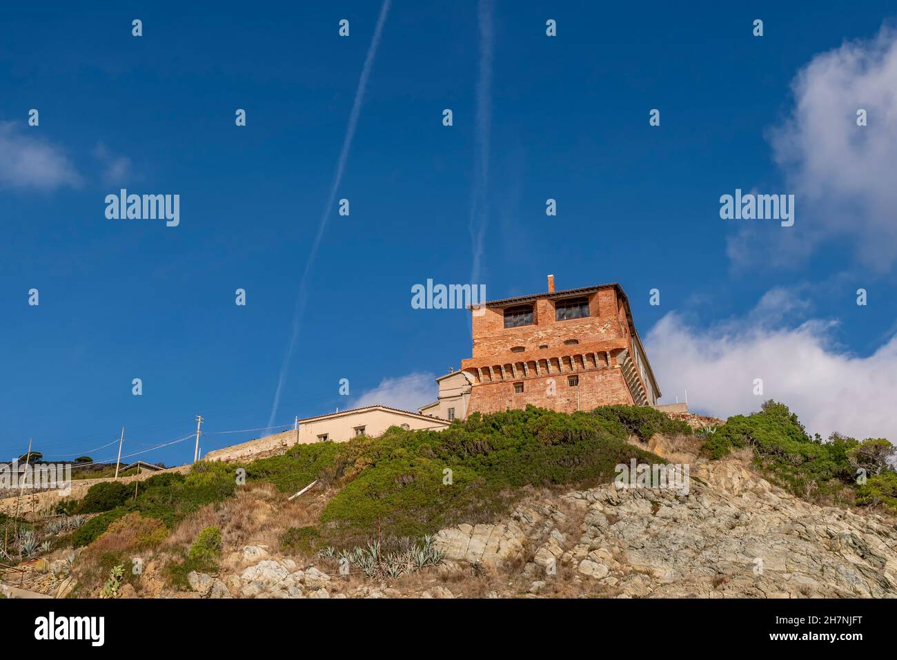 Un aperçu de l'île de Gorgona, Livourne, Italie, vu de la mer Banque D'Images