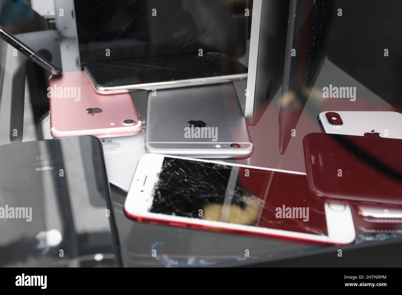 Copenhague/Danemark./24 novembre 2021 /Humac Premium Reselleer Apple product shops et shoppers en ligne pour visiter le nouveau magasin Humac dans la capitale danoise Copenhague Danemark.(Photo..Francis Joseph Dean/Dean Pictures) Banque D'Images