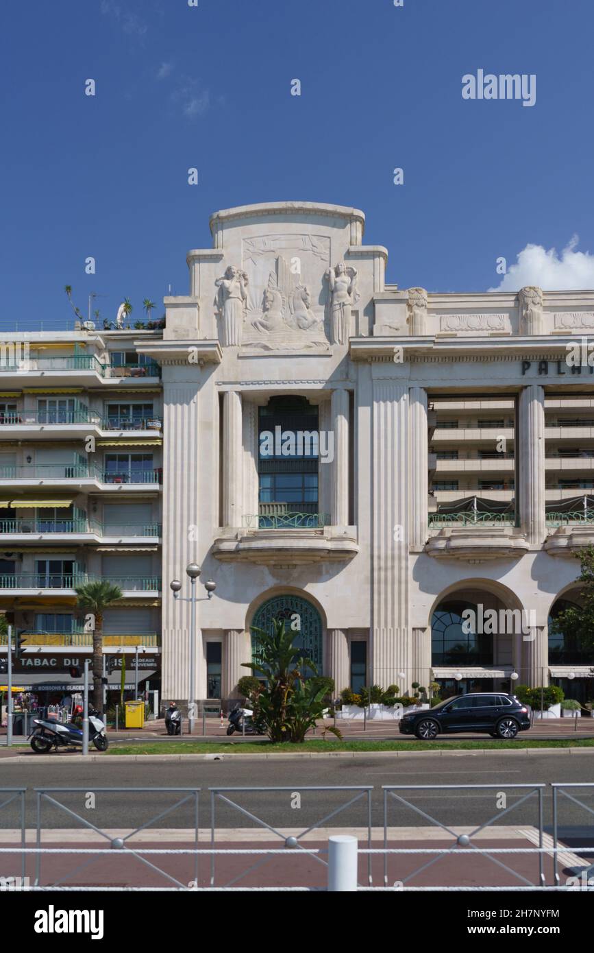 France, Provence-Alpes-côté d'Azur - PACA, Alpes-Maritimes, Côte d'Azur, Nice, Promenade des Anglais, Hyatt Regency Palais de la Méditerranée, sculptures d'Antoine Sartorio (1885-1988). Banque D'Images