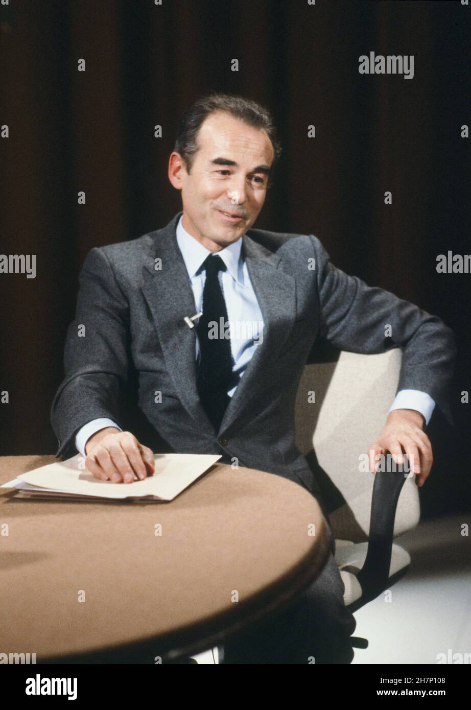 Robert Badinter, invité à la télévision à parler de sa lutte contre la peine de mort.1981 Banque D'Images