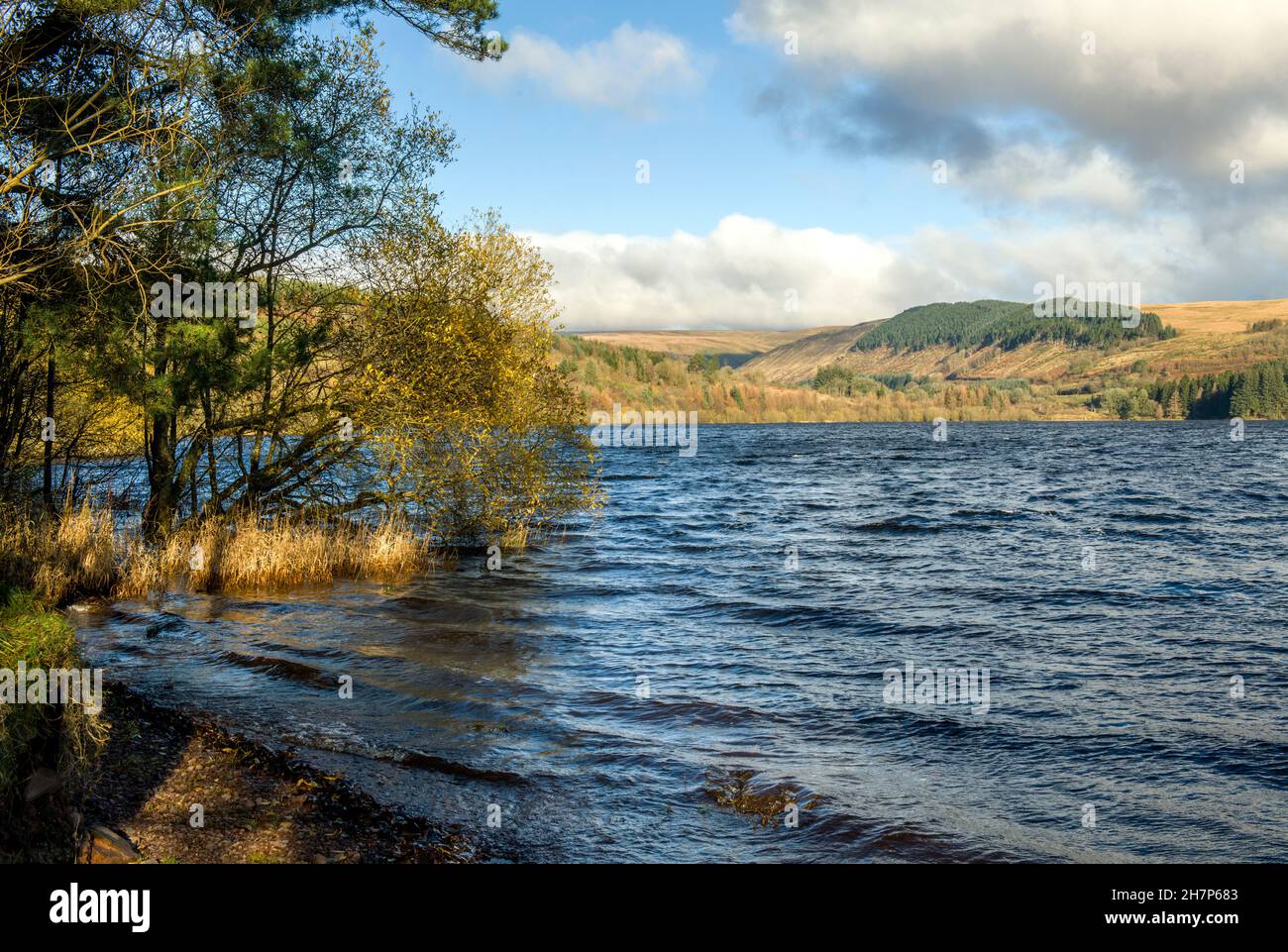 Réservoir de Pontstidill par une journée d'automne venteuse dans les Brecon Beacons Banque D'Images