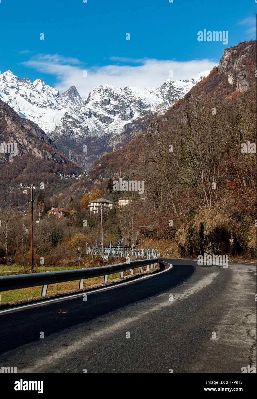 Magnifique paysage enneigé du Parc National du Gran Paradiso, près de Turin, Piedmonte, Italie en automne Banque D'Images