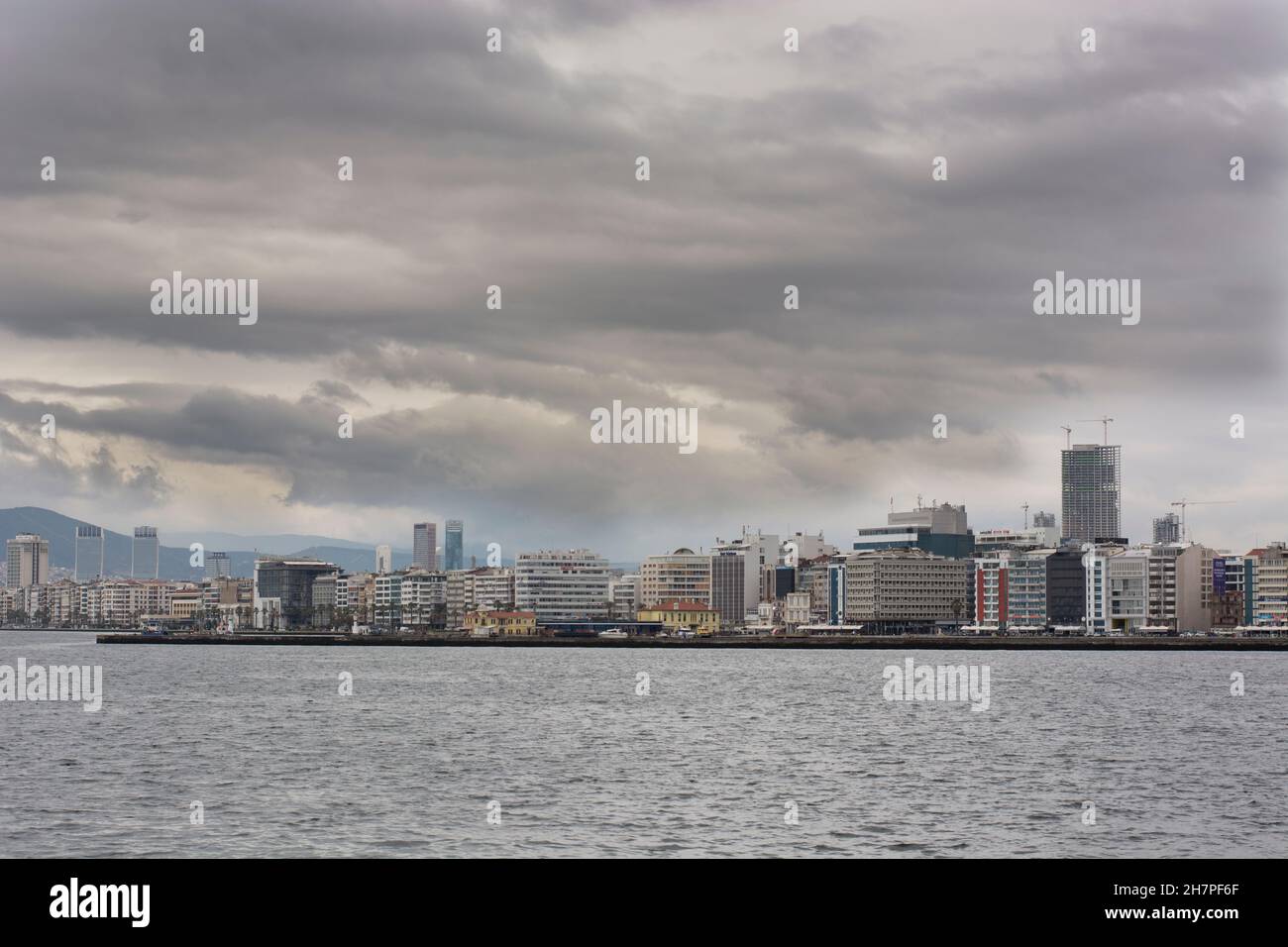 vue sur la mer le long de l'izmir alsancak Banque D'Images