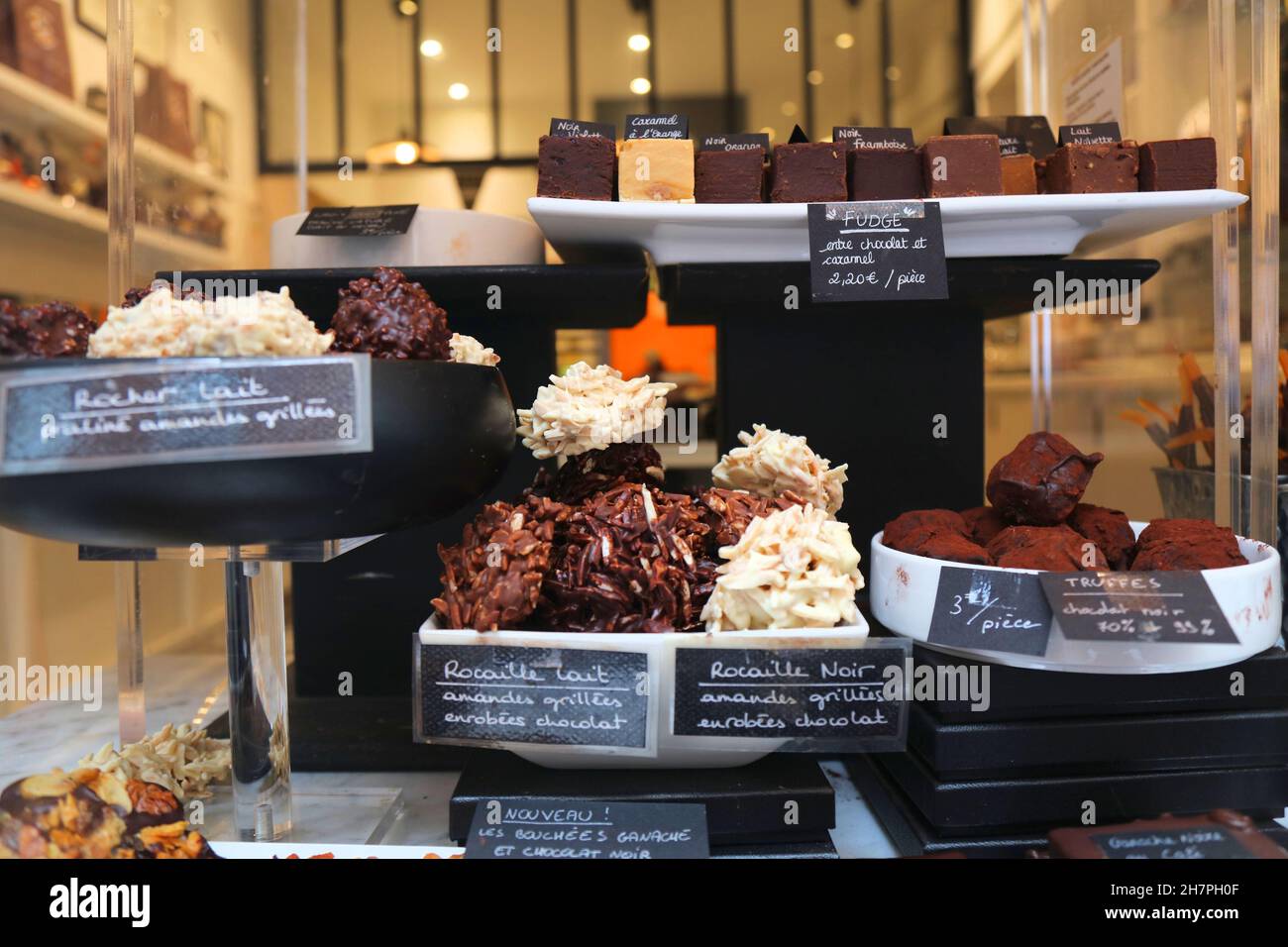 French Chocolate - atelier artisanal local de chocolat à Toulouse.Confiserie de France. Banque D'Images