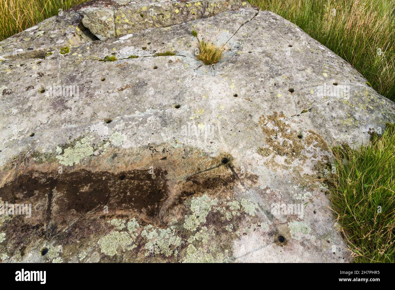 North Wales Rock Cannon, trous dans le rocher ou le rocher.Poudre à canon utilisée pour faire des bangs dans les célébrations. Banque D'Images