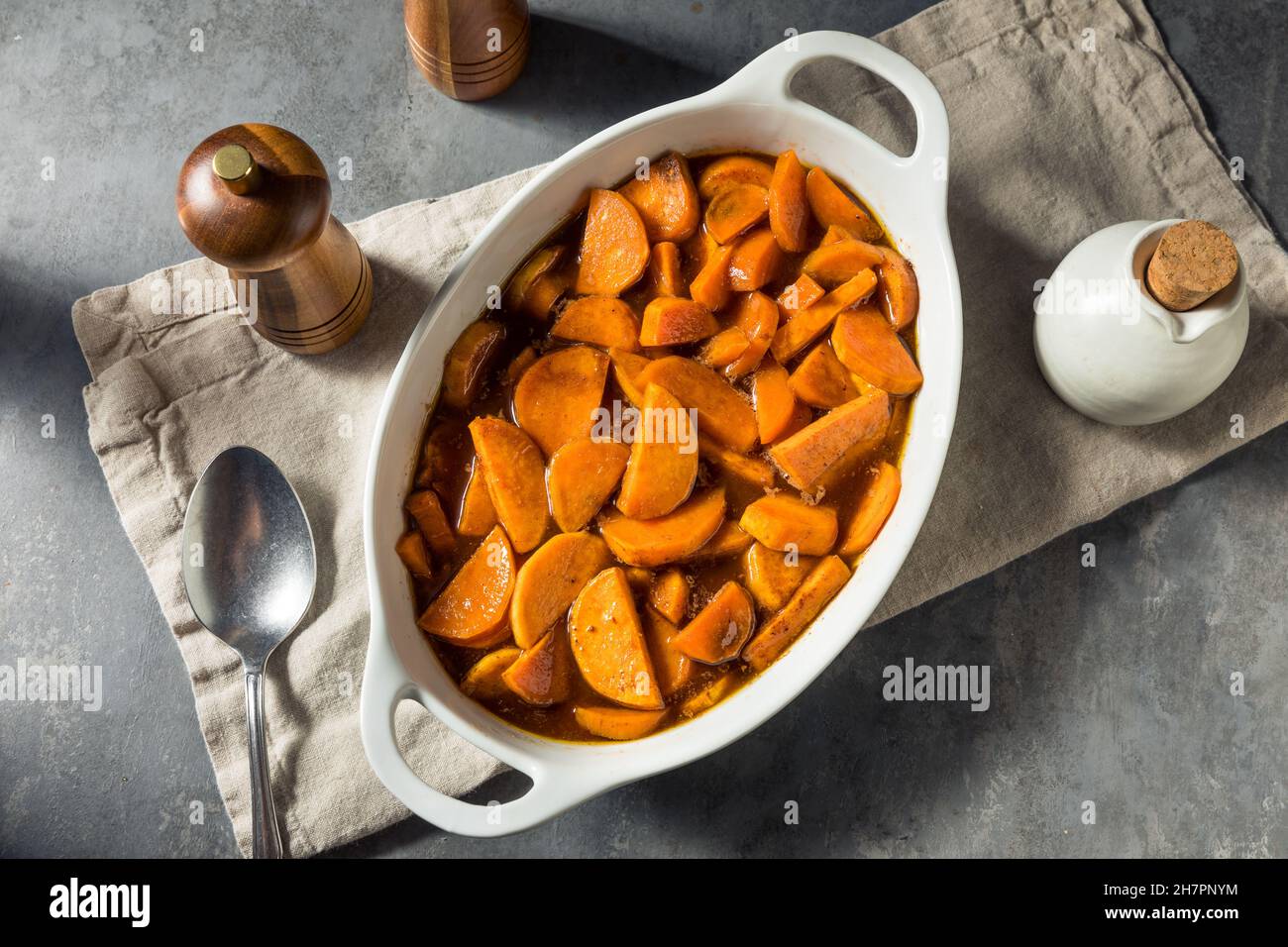 Jambons confits maison de Thanksgiving au sucre brun Banque D'Images