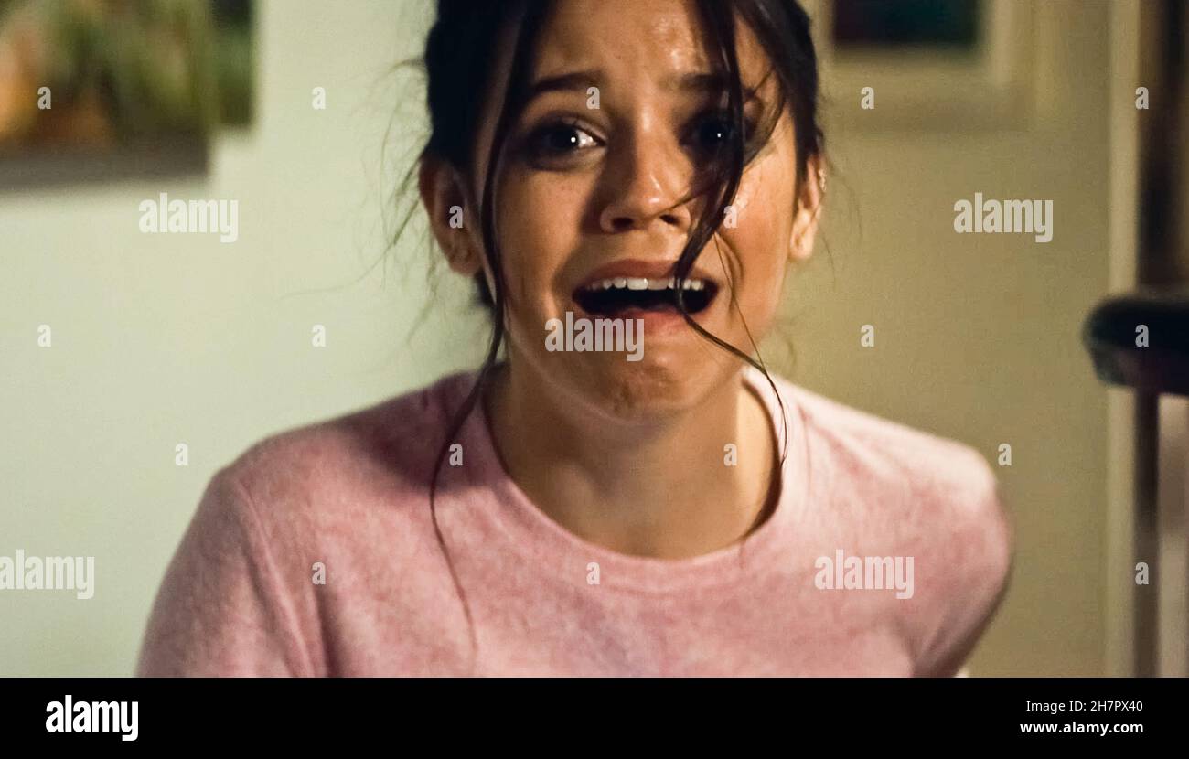 Numéro De Téléphone De Jenna Ortega ÉTATS-UNIS.Jenna Ortega dans une scène du (C)Paramount Pictures nouveau  film: Scream (2022).Complot : vingt-cinq ans après la série originale de  meurtres à Woodsboro, un nouveau tueur émerge, et Sidney Prescott doit  revenir