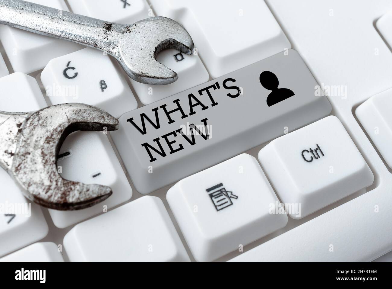 Ecriture Affichage De Texte Quoi De Neuf Business Showcase Poser Des Questions Sur Les Dernieres Mises A Jour Tendances Et Les Nouvelles Resume Programmeur Dactylographiant Antivirus Photo Stock Alamy