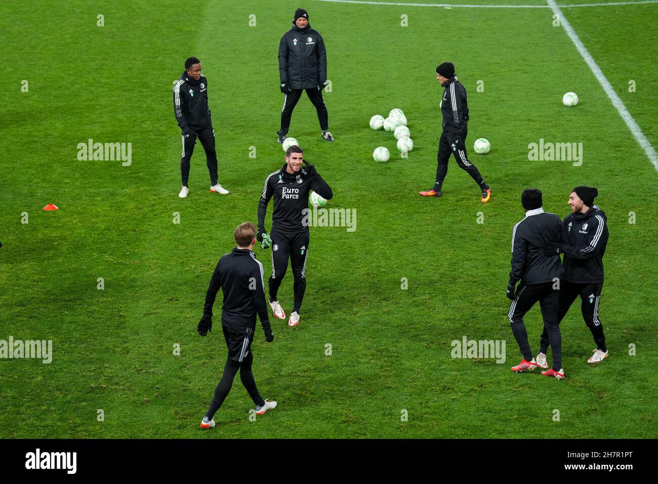 PRAGUE, TCHÉQUIE - NOVEMBRE 24: Marcos Senesi de Feyenoord Rotterdam pendant la Conférence de l'UEFA Conférence de presse de la Ligue et formation avant le match entre SK Slavia Praha et Feyenoord au Stade Sinobo le 24 novembre 2021 à Prague, Tchéquie (photo de Yannick Verhoeven/Orange Pictures) Banque D'Images