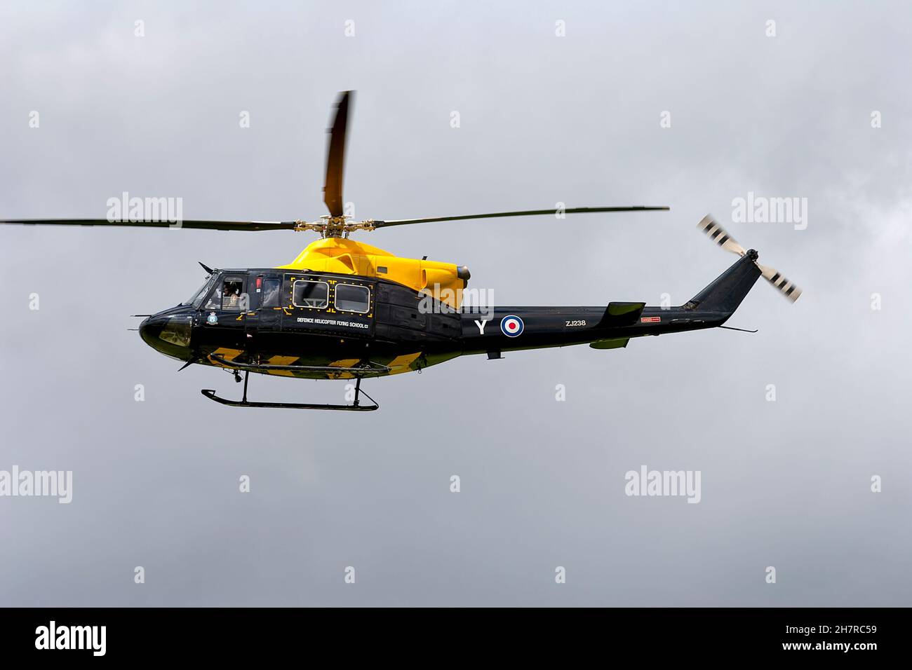 Un hélicoptère HT1 de la RAF Bell 412EP Griffin, ZJ238, exploité par l'École de vol des hélicoptères de défense basée à la RAF Shawbury lors de la Journée aérienne de Yeovilton de 2007 Banque D'Images