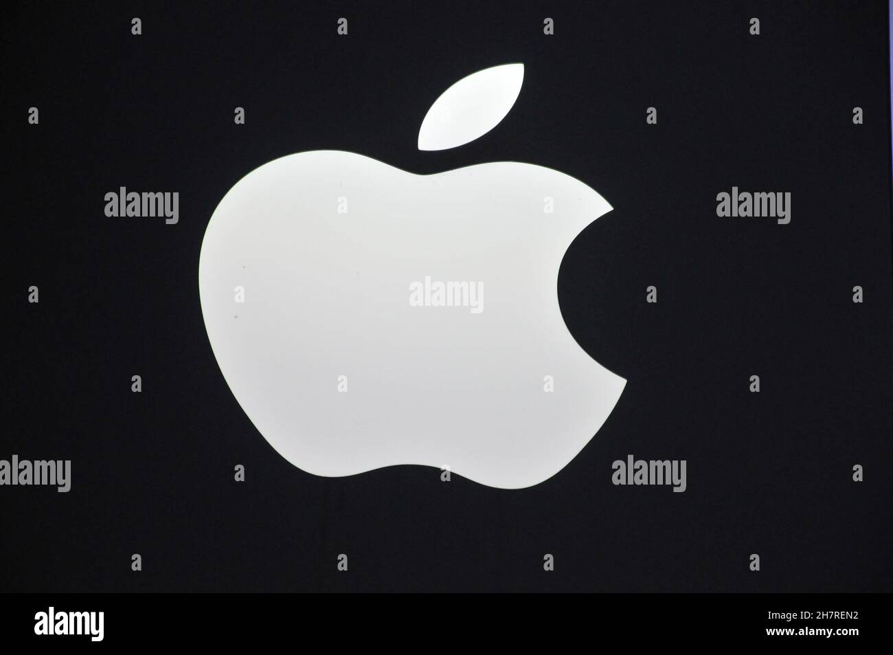 Copenhague/Danemark./23 novembre 2021/logo des produits Apple dans une pomme de grande qualité à Copenhague.(Photo..Francis Joseph Dean/Dean Pictures) Banque D'Images