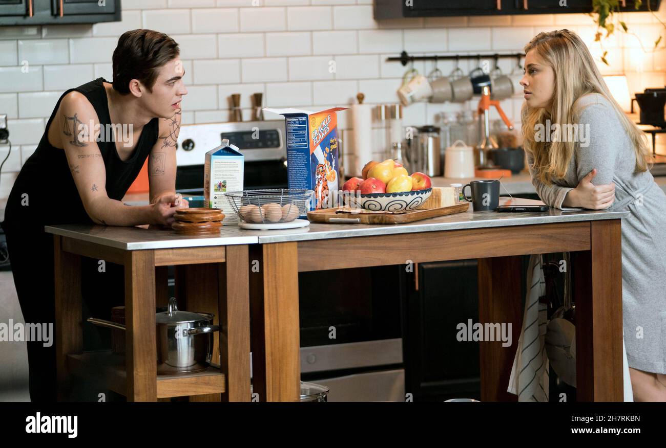 Hero Fiennes Tiffin Nouveau Film ÉTATS-UNIS.Josephine Langford et Hero Fiennes Tiffin dans une scène de  (C)vertical Entertainment nouveau film: Après nous sommes tombés (2021)  .Plot: Tout comme Tessa fait la plus grande décision de sa vie, tout