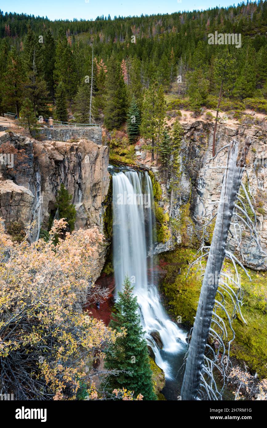 Exposition longue aux chutes de Tumalo Banque D'Images