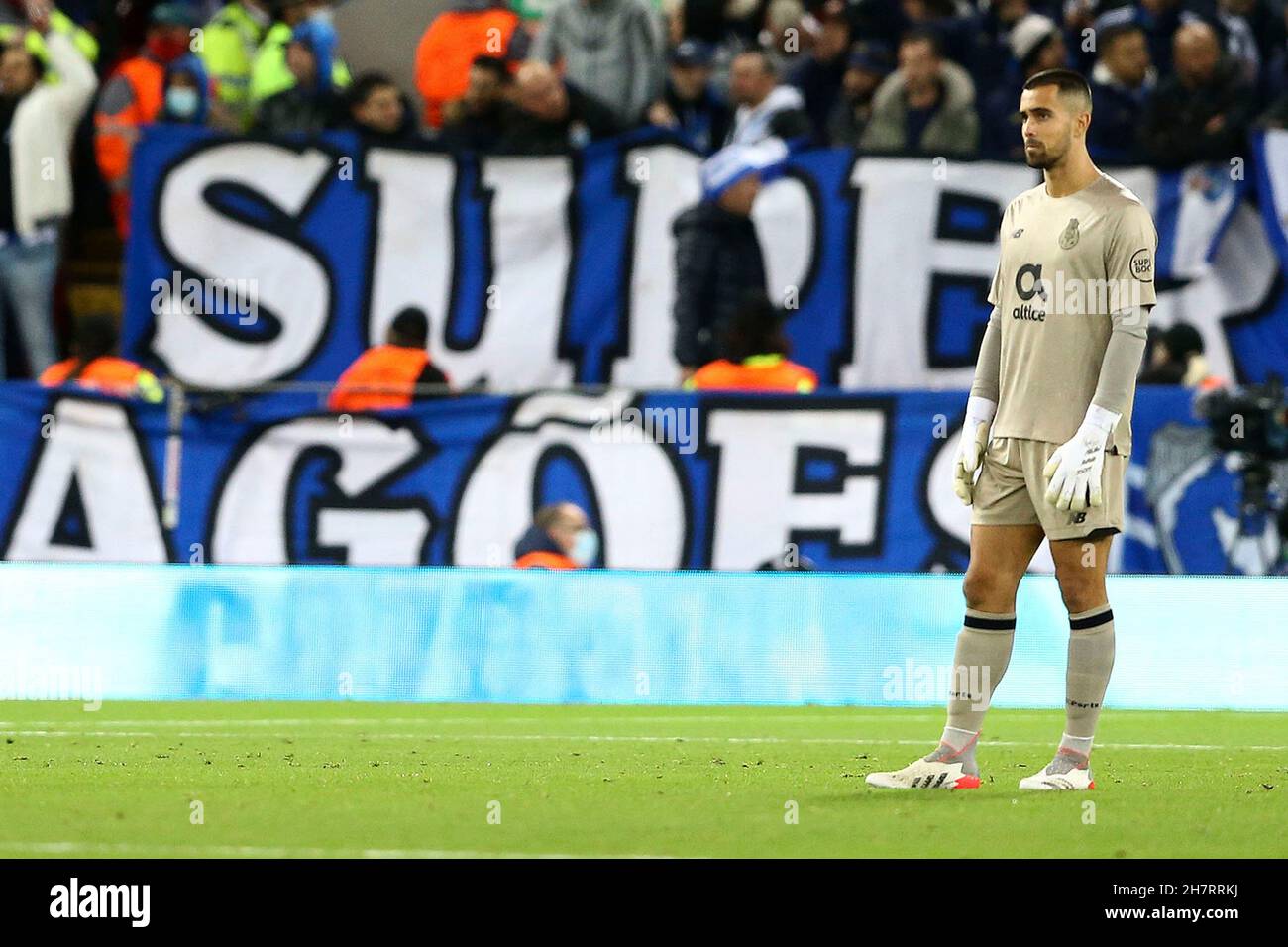 Liverpool, Royaume-Uni.24 novembre 2021.Le gardien de but du FC Porto Diego Costa regarde.UEFA Champions League, match du groupe B, Liverpool v Porto au stade Anfield de Liverpool le mercredi 24 novembre 2021. Cette image ne peut être utilisée qu'à des fins éditoriales.Utilisation éditoriale uniquement, licence requise pour une utilisation commerciale.Aucune utilisation dans les Paris, les jeux ou les publications d'un seul club/ligue/joueur. photo par Chris Stading/Andrew Orchard sports Photography/Alamy Live News crédit: Andrew Orchard sports Photography/Alamy Live News Banque D'Images