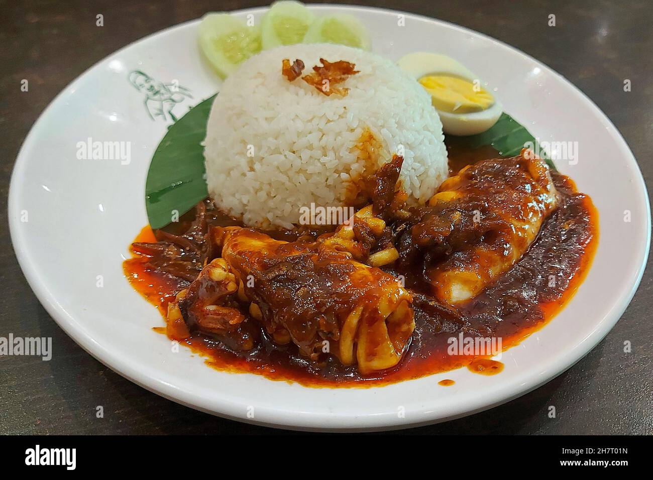 Nasi Lemak Cumi, Squid Fat Rice, Malayan Food, Jakarta Indonésie Banque D'Images