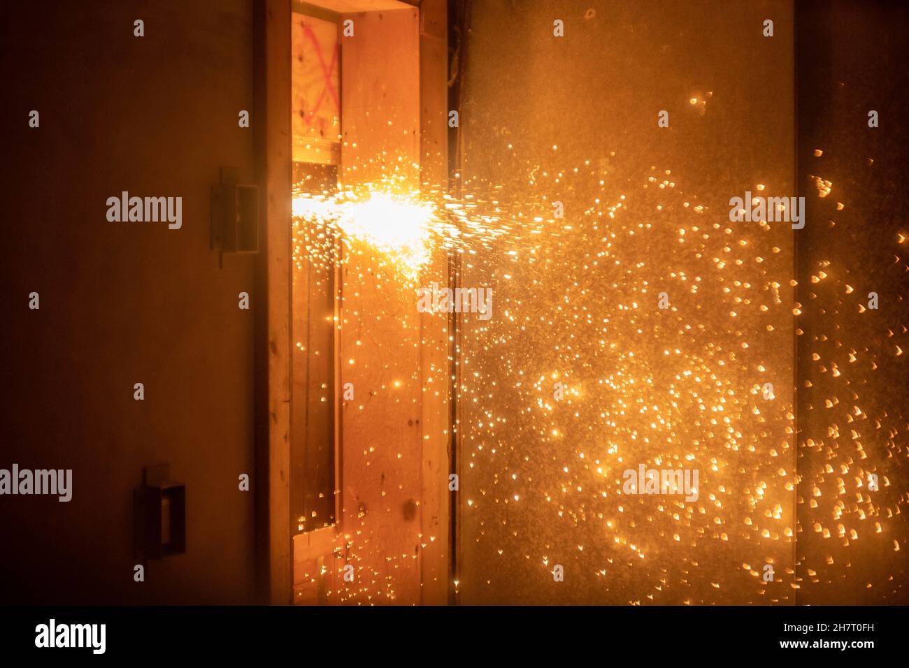 Les Marines des États-Unis avec 3d reconnaissance Battalion, 3D Marine Division, ont vu un blocus lors d'un raid héliporté sur Camp Hansen, Okinawa, Japon, le 4 novembre 2021.Marines a mené le raid héliporté dans le cadre de son évaluation de l'état de préparation au combat du corps des Marines, en se concentrant sur diverses méthodes d'insertion et d'extraction, sur l'emploi constant des communications et sur la confiance accrue.(É.-U.Photo du corps marin par lance Cpl.Scott AuBuchon) Banque D'Images
