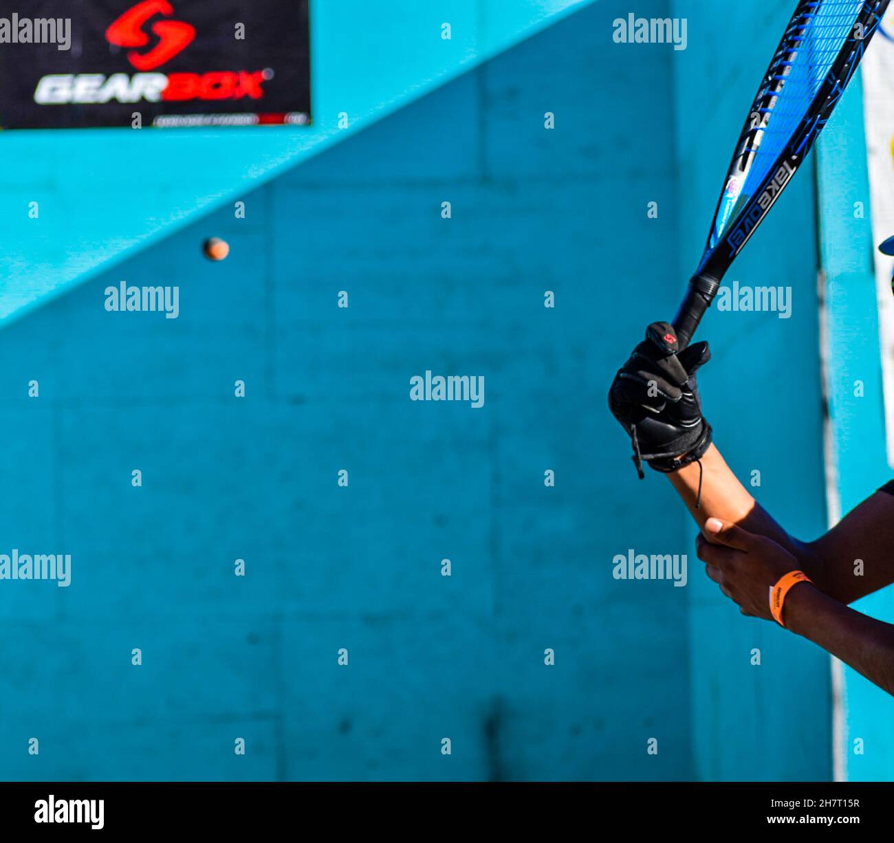 LAS VEGAS, ÉTATS-UNIS - 11 octobre 2020 : un joueur de racquetball jouant sur un terrain bleu, États-Unis Banque D'Images