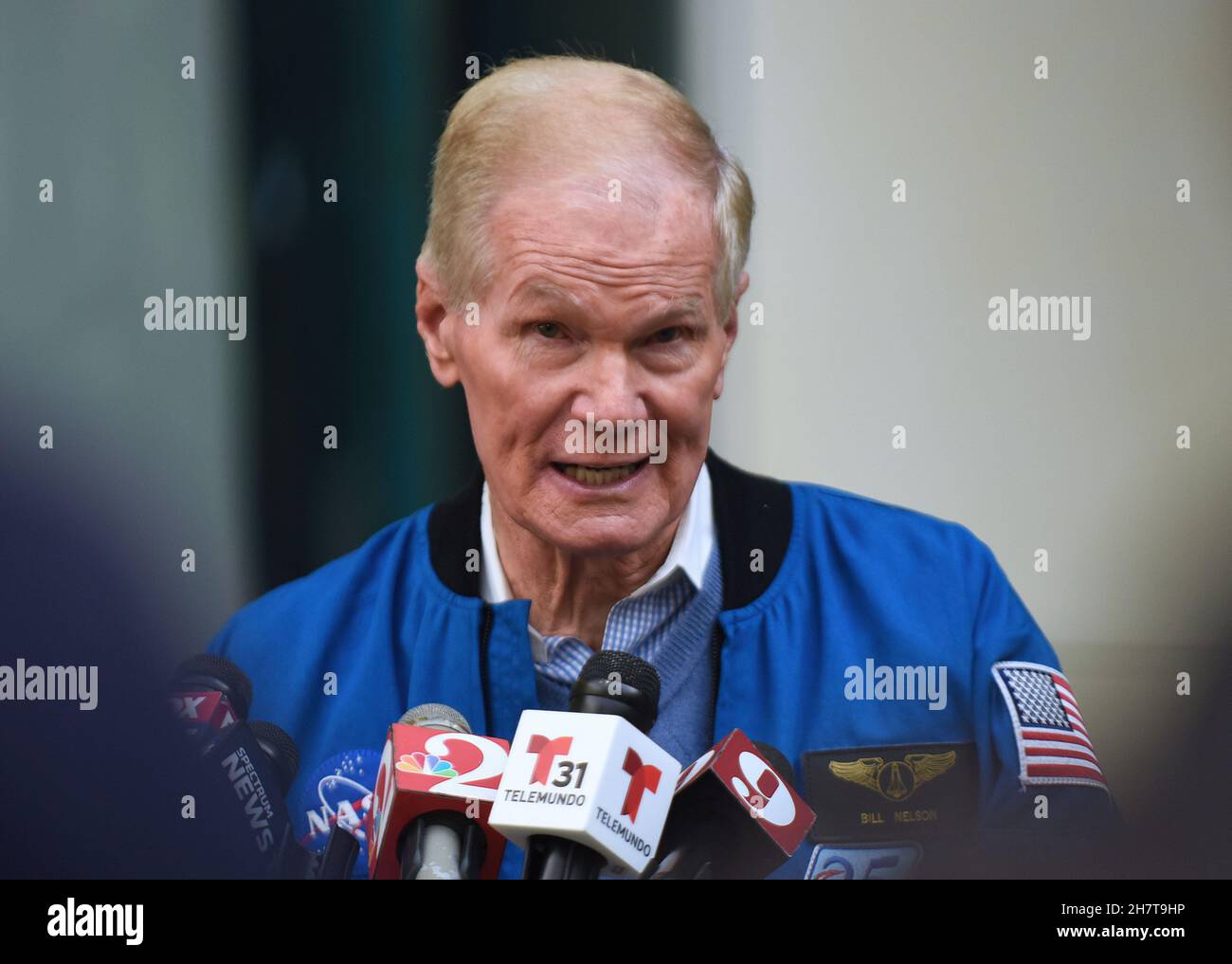 L'administrateur de la NASA, Bill Nelson, a fait une annonce lors d'une conférence de presse à l'aéroport international d'Orlando au sujet de la mise en œuvre d'une technologie de programmation de vol développée par la NASA dans tous les aéroports du pays en 2023.le système de démonstration de la technologie de l'espace aérien 2 (ATD-2) a été transféré à la Federal Aviation Administration (FAA) en septembre.Cette technologie permettra aux avions de rouler directement sur la piste pour le décollage afin d'éviter un temps de taxi et de temps de retenue excessifs, réduisant ainsi la consommation de carburant, les émissions et les retards des passagers.(Photo de Paul Hennessy/SOPA Images/Sipa USA) Banque D'Images