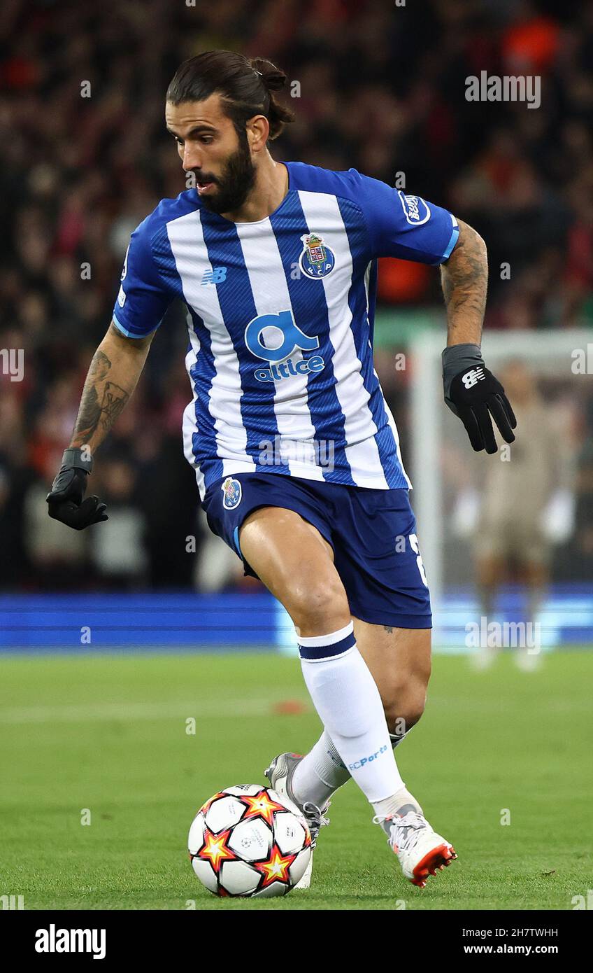 Liverpool, Angleterre, le 24 novembre 2021.Sergio Oliveira du FC Porto lors du match de l'UEFA Champions League à Anfield, Liverpool.Crédit photo à lire: Darren Staples / Sportimage crédit: Sportimage / Alay Live News Banque D'Images