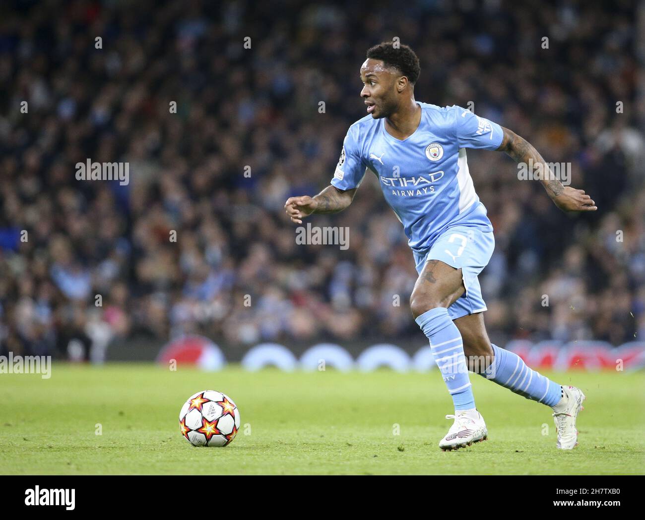 Raheem Sterling de Manchester City pendant la Ligue des champions de l'UEFA, Group A match de football entre Manchester City et Paris Saint-Germain (PSG) le 24 novembre 2021 au Stade Etihad de Manchester, Angleterre - photo: Jean Catuffe/DPPI/LiveMedia Banque D'Images