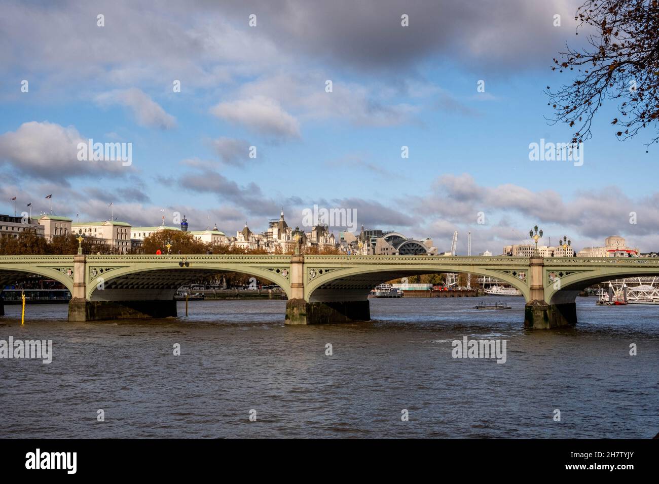 Waterloo Londres Angleterre Royaume-Uni, novembre 21 2021, Westminster Bridge Crossing the River Thames Central London Banque D'Images