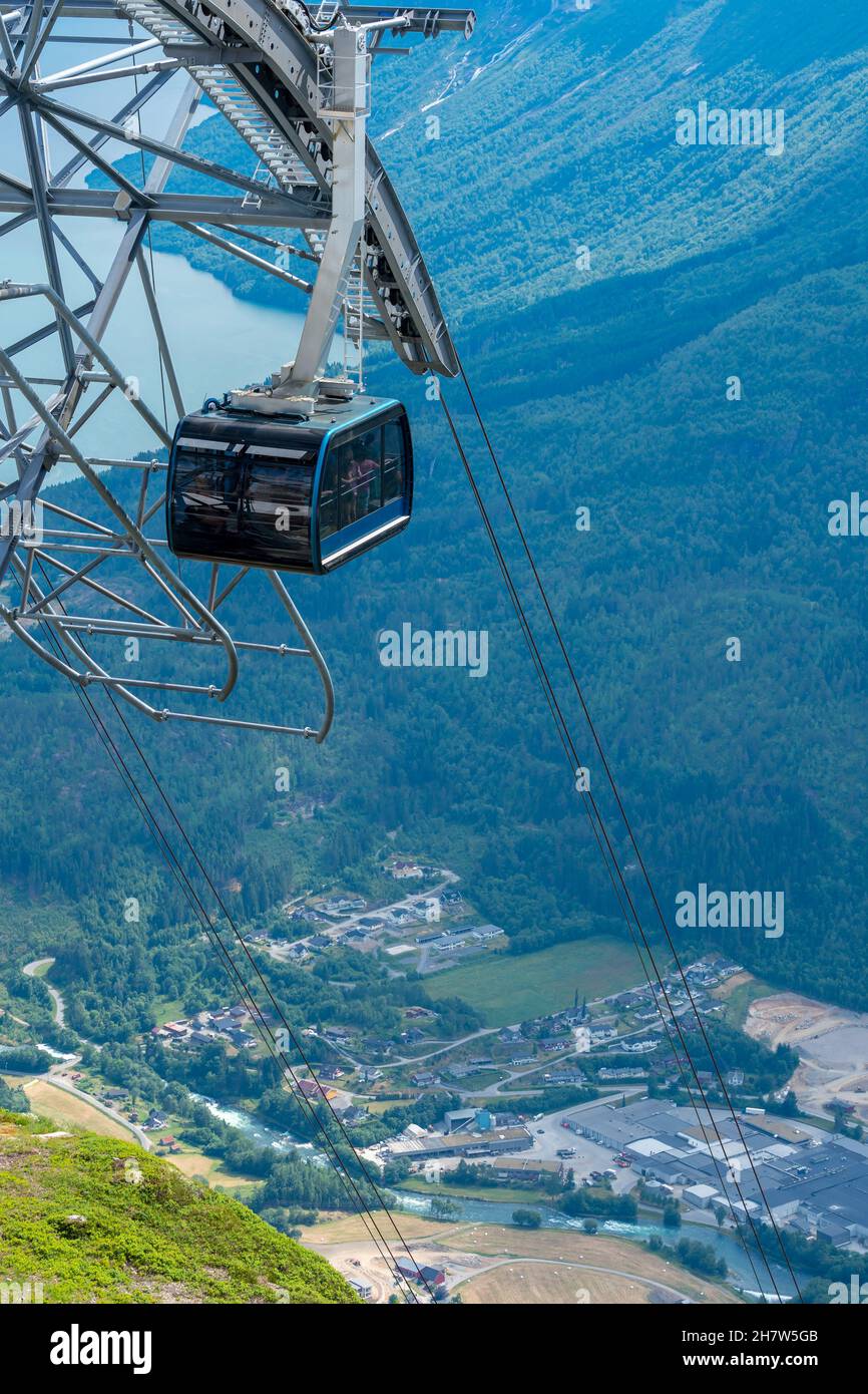 LOEN, NORVÈGE - 2020 JUIN 20. Skyelift vu d'en haut. Banque D'Images