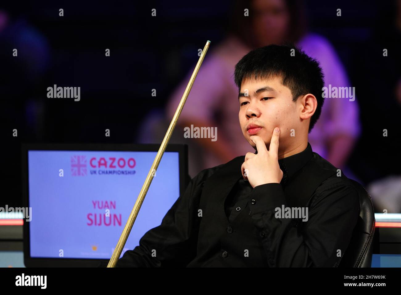 Yuan SiJun en action pendant la troisième journée du Championnat du Royaume-Uni de Cazoo à York Barbican.Date de la photo: Jeudi 25 novembre 2021. Banque D'Images