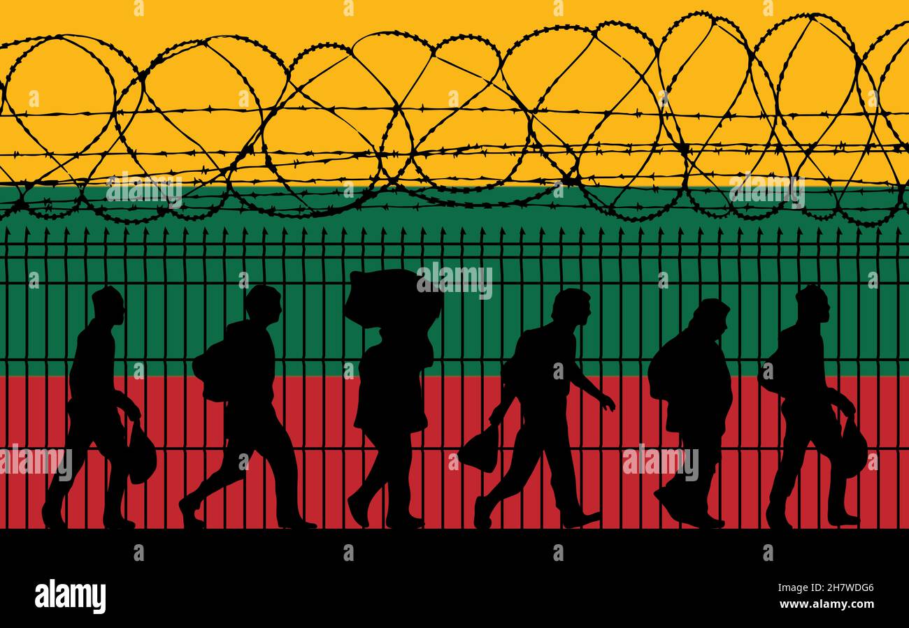 Drapeau de Lituanie.Réfugiés près d'une clôture barbelée.Les immigrants utilisés comme arme politique pour une attaque hybride dans les pays d'Europe de l'est Banque D'Images