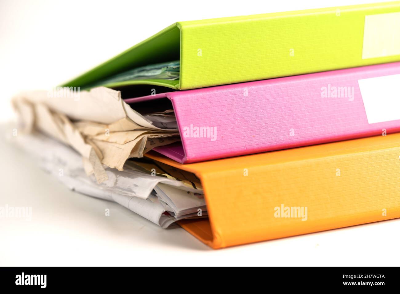 Classeur à dossiers de table multicolore sur la table du bureau d'affaires  Photo Stock - Alamy