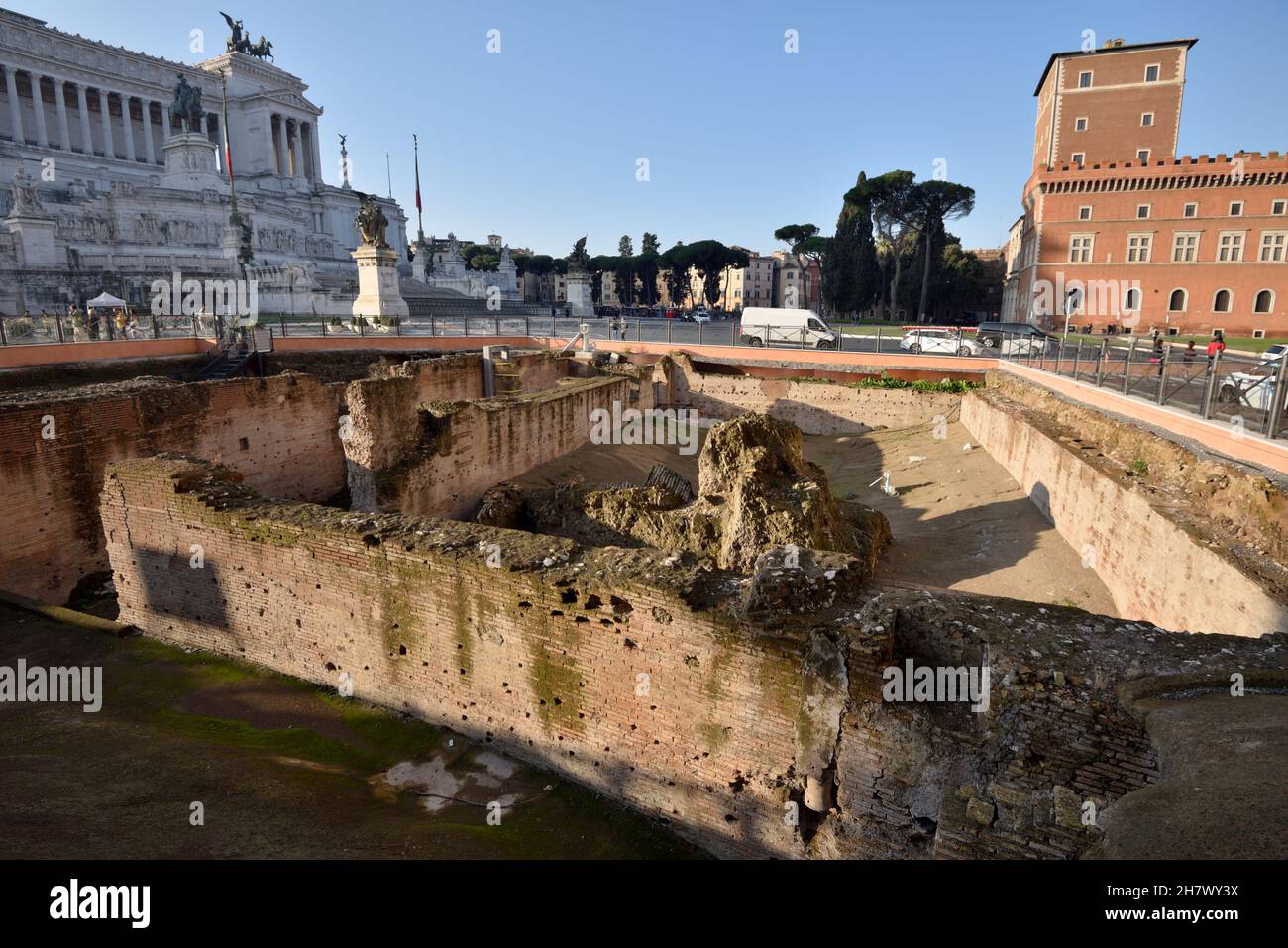 Italie, Rome, Piazza Venezia, ruines des auditoriums d'Hadrien Banque D'Images