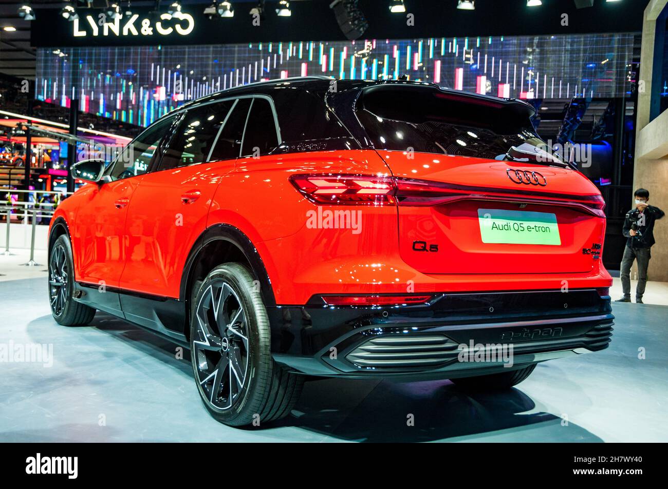 Audi Q5 e-tron vu en exposition au salon de l'auto de Guangzhou 2021, province de Guangdong, Chine. Banque D'Images