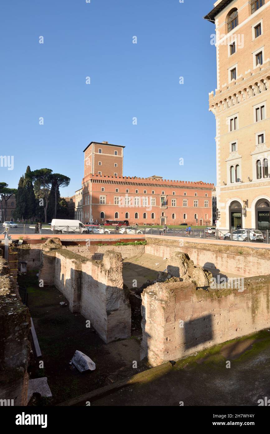 italie, rome, piazza venezia, ruines de l'auditoria d'hadrien Banque D'Images