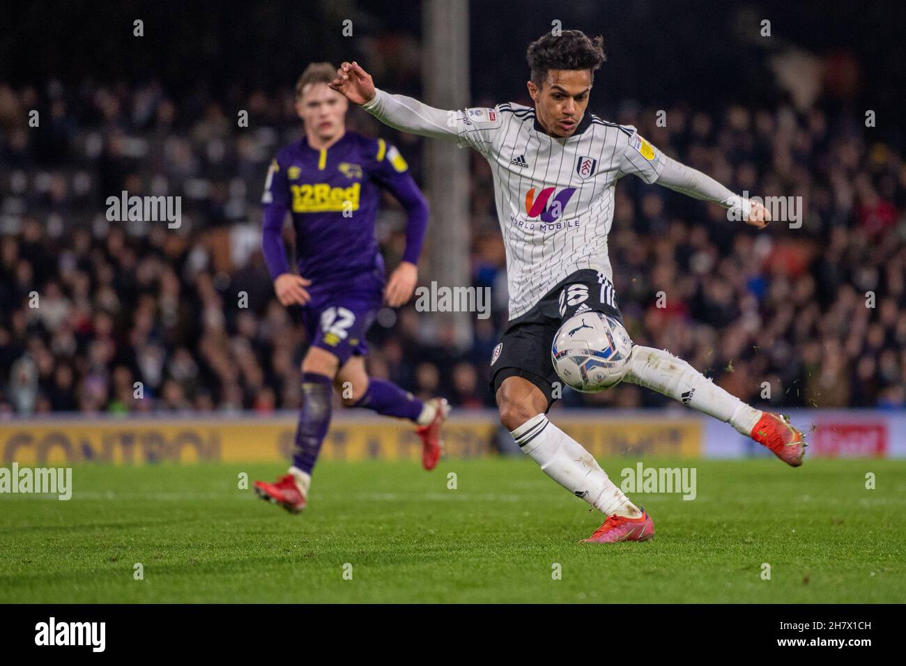 LONDRES, ANGLETERRE - NOVEMBRE 24 : Fabio Carvalho lors du match de championnat Sky Bet entre Fulham et Derby County à Craven Cottage le 24 novembre, Banque D'Images