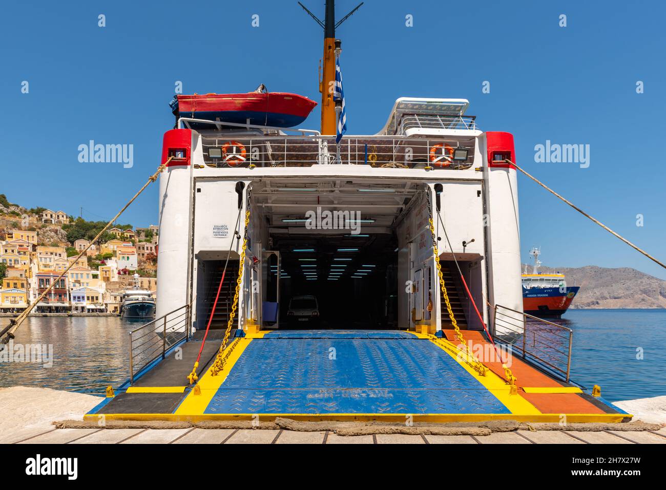 SYMI, GRÈCE - 15 mai 2018 : ferry Sea Dreams au port de l'île de Symi pendant la saison estivale Banque D'Images