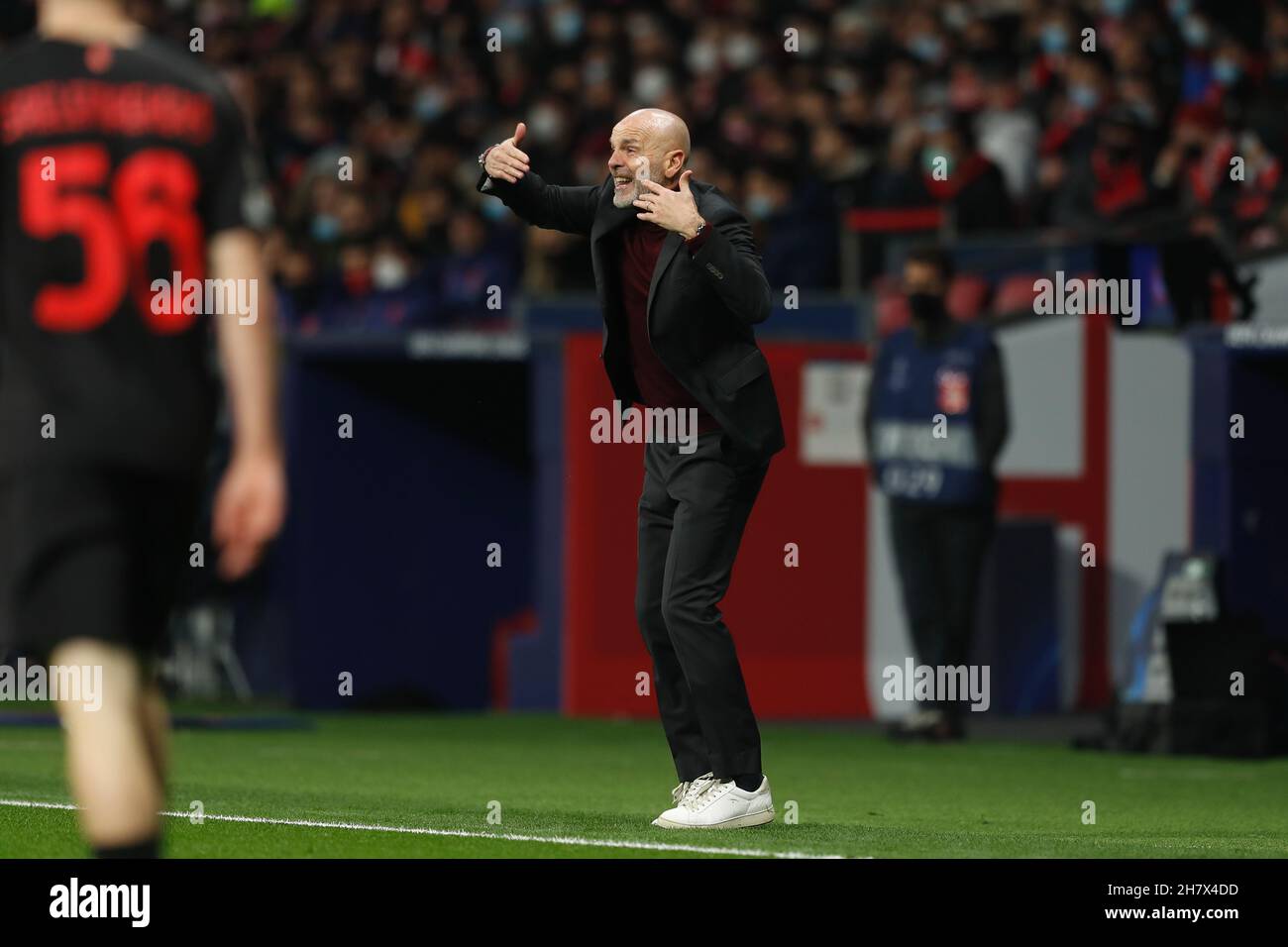 Madrid, Espagne.24 novembre 2021.Stefano Pioli (Milan) football : Ligue des champions de l'UEFA phase de groupe Matchday 5 Groupe B match entre Culb Atletico de Madrid 0-1 AC Milan à l'Estadio Metropolitano à Madrid, Espagne .Crédit: Mutsu Kawamori/AFLO/Alay Live News Banque D'Images