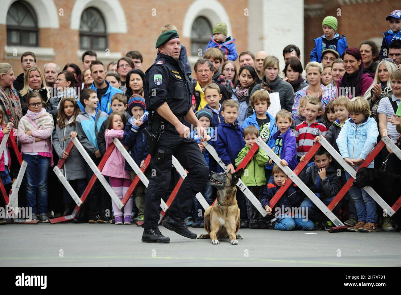 Vienne, Autriche.27 septembre 2014.Maison ouverte par la police viennoise.Afficher le programme avec l'unité pour chien de service de police Banque D'Images