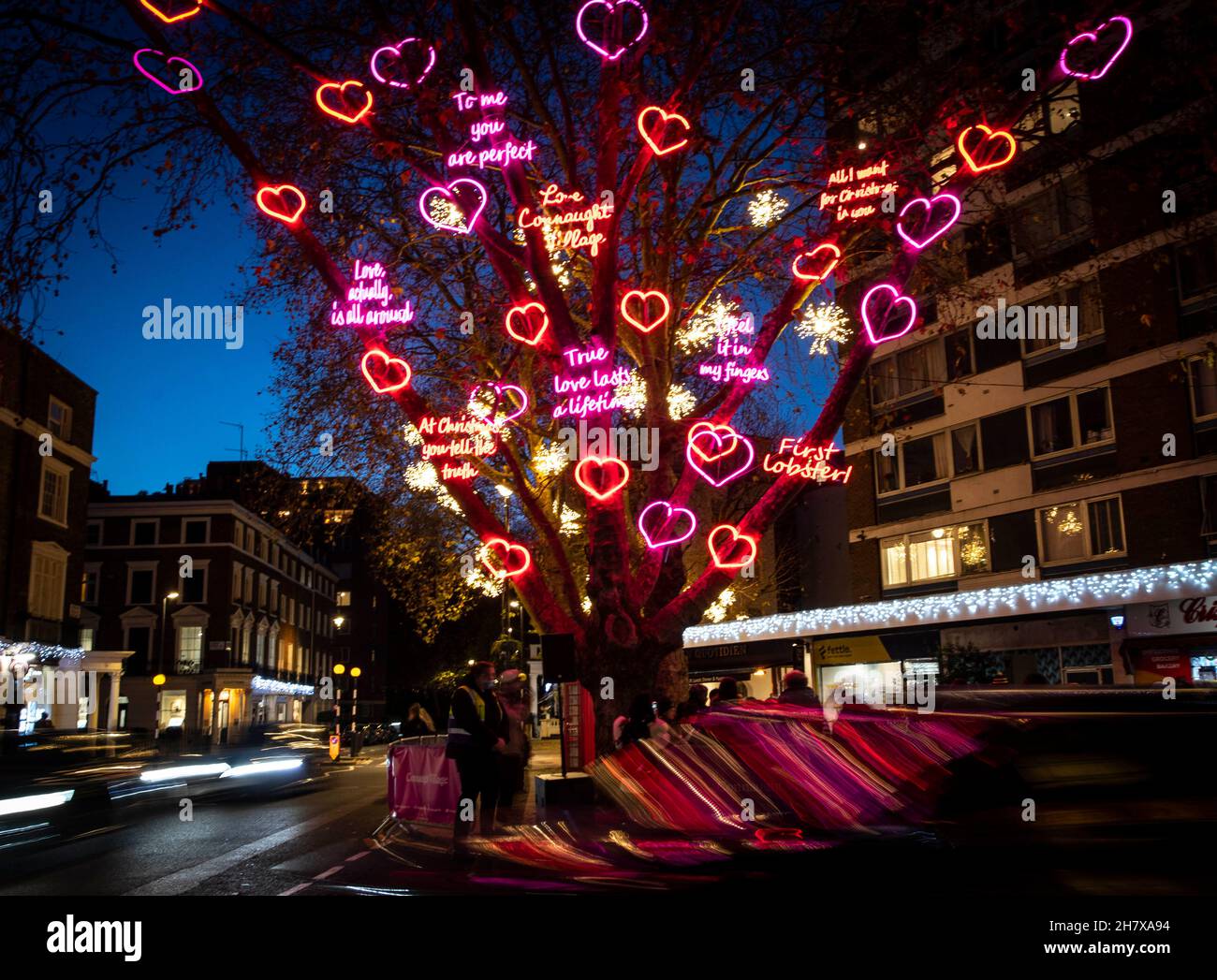 Utilisation Editoriale Seulement L Amour Est En Fait Dans Connaught Village Les Gens Se Sont Reunis Pour Voir Les Lumieres Festives Du Connaught Village Et Pour Voir L Arbre De L Amour De La Joie Et