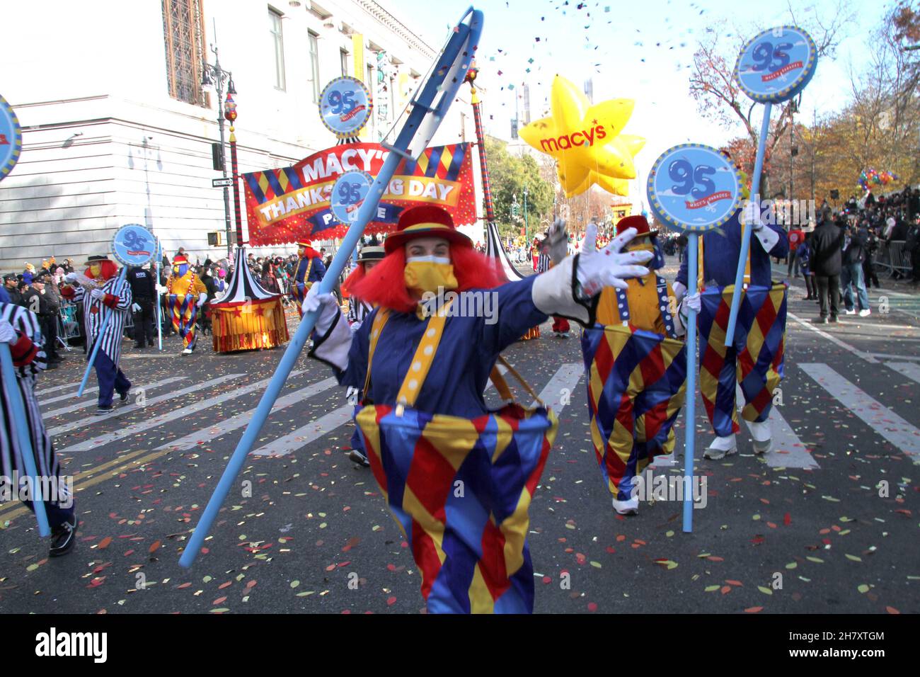 25 novembre 2021, New York, New York, États-Unis : New York,Le 95e défilé annuel de la fête de Thanksgiving de Macy, qui a eu lieu le 25 novembre 2021 à New York, la route de la parade est à 2.5 kilomètres du début à la fin, en passant par les rues de Manhattan jusqu'à sa destination finale Macy's à la 34e rue.(Image de crédit : © Bruce Cotler/ZUMA Press Wire) Banque D'Images