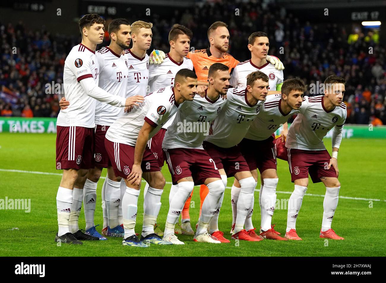 Les joueurs de Sparta Prague se font la queue devant l'UEFA Europa League, Group A au stade Ibrox de Glasgow.Date de la photo: Jeudi 25 novembre 2021. Banque D'Images