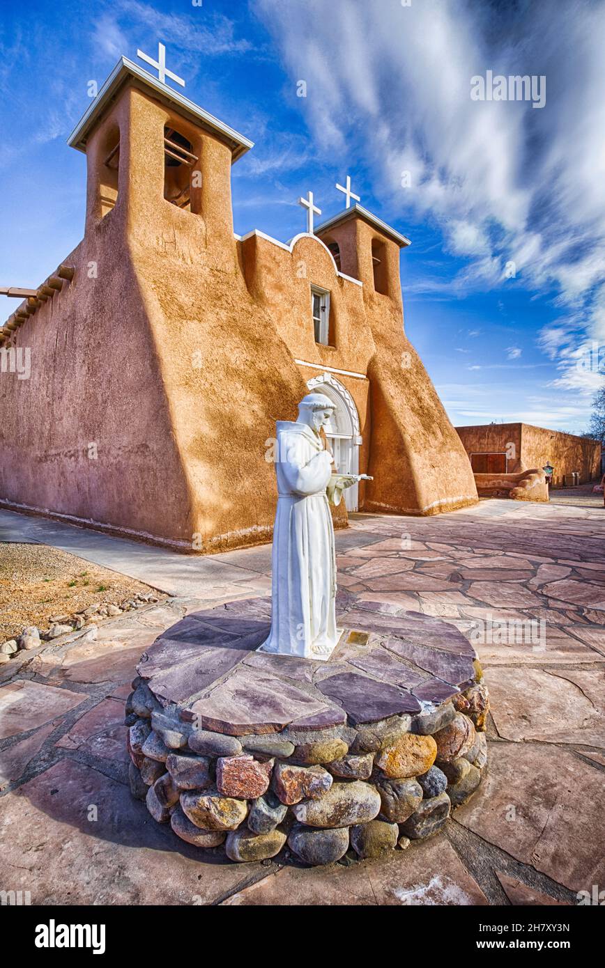 La mission de San Francisco à Taos, au Nouveau-Mexique, a été construite en 1772.L'église a été faite d'adobe par les Pères franciscains.En 1970, elle a été déclarée nationale Banque D'Images