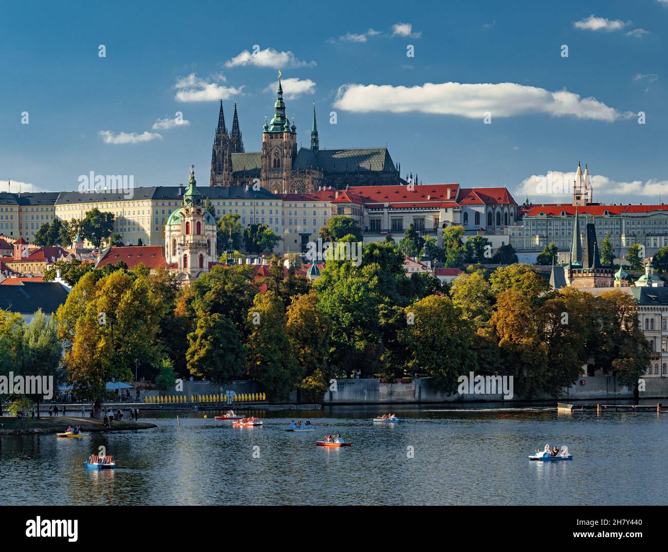 Pédalos à Vltava, Prague, république Tchèque Banque D'Images