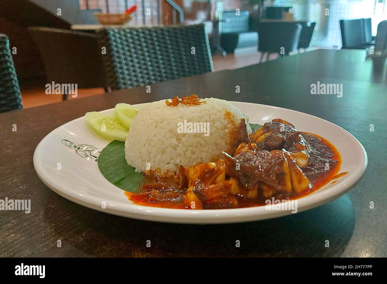 Nasi Lemak Cumi, Squid Fat Rice, Malayan Food, Jakarta Indonésie Banque D'Images