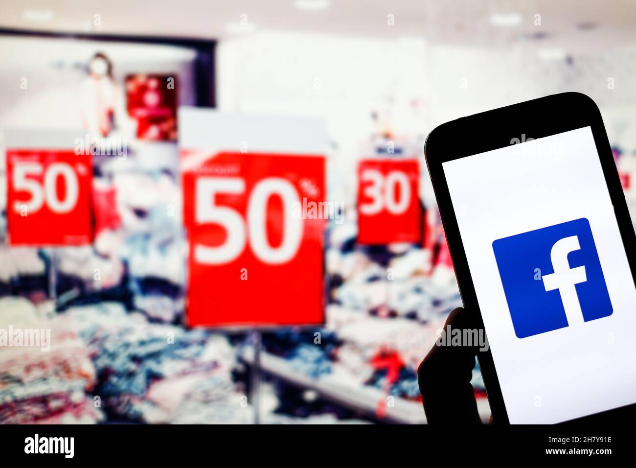 Logo Facebook affiché sur un smartphone. Banque D'Images