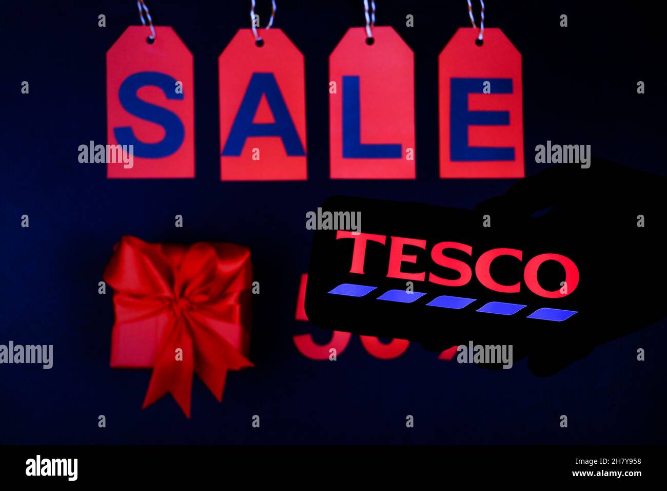 Logo Tesco affiché sur un smartphone. Banque D'Images