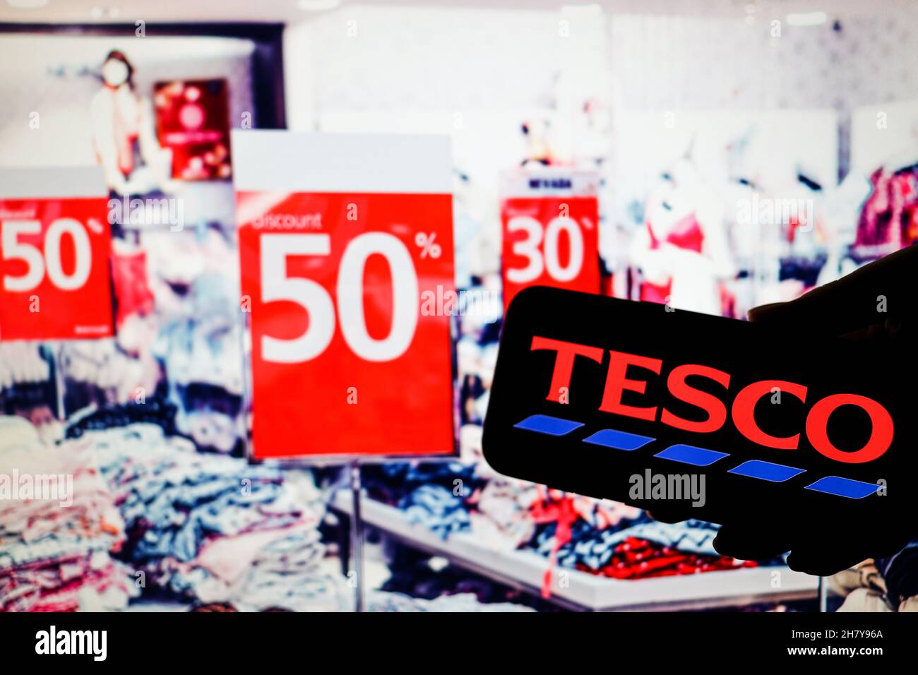 Logo Tesco affiché sur un smartphone. Banque D'Images