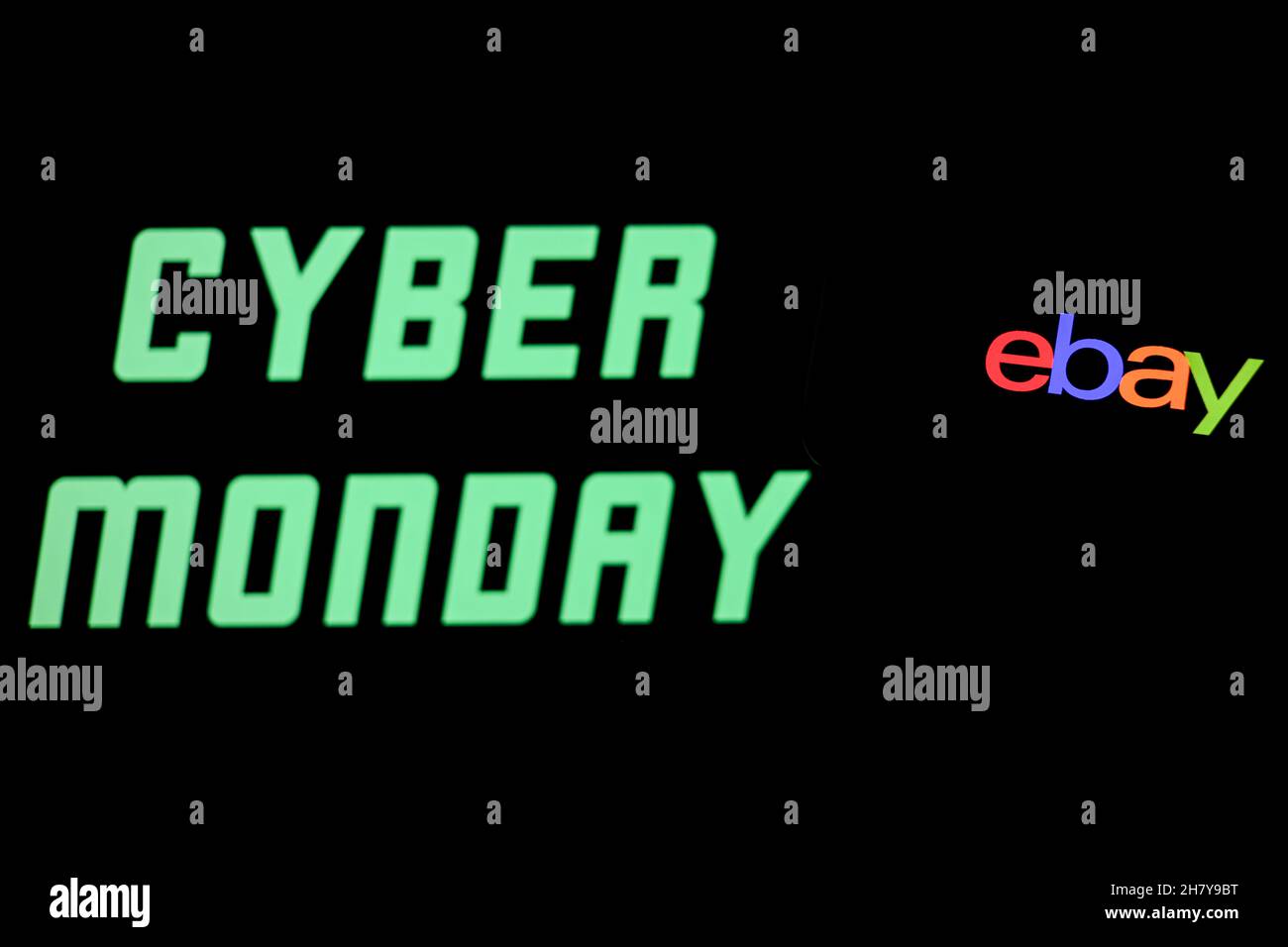 Logo eBay affiché sur un smartphone. Banque D'Images