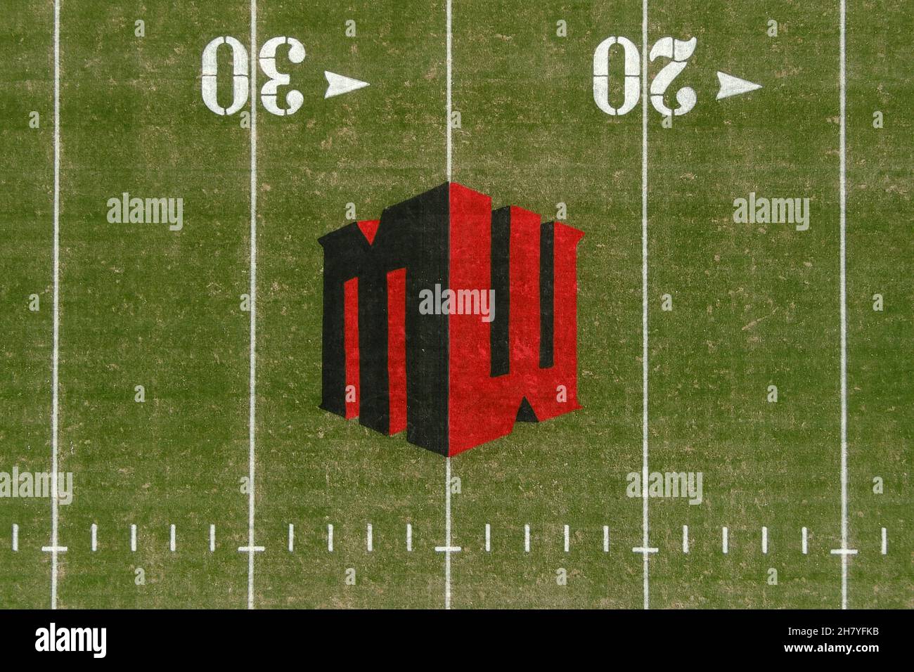 Une vue aérienne du logo de la Conférence de Mountain West sur le terrain de football du parc sportif Dignity Health, jeudi 25 novembre 2021, à Carson,Etal. DS Banque D'Images