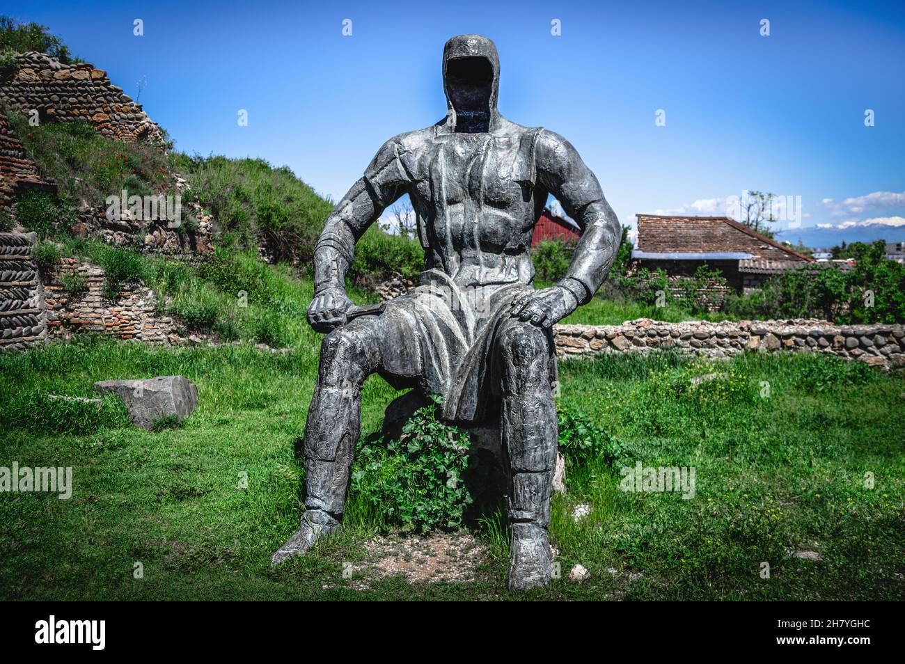 Monument à l'un des guerriers près de la forteresse de Gori.Shida Kartli, Géorgie. Banque D'Images